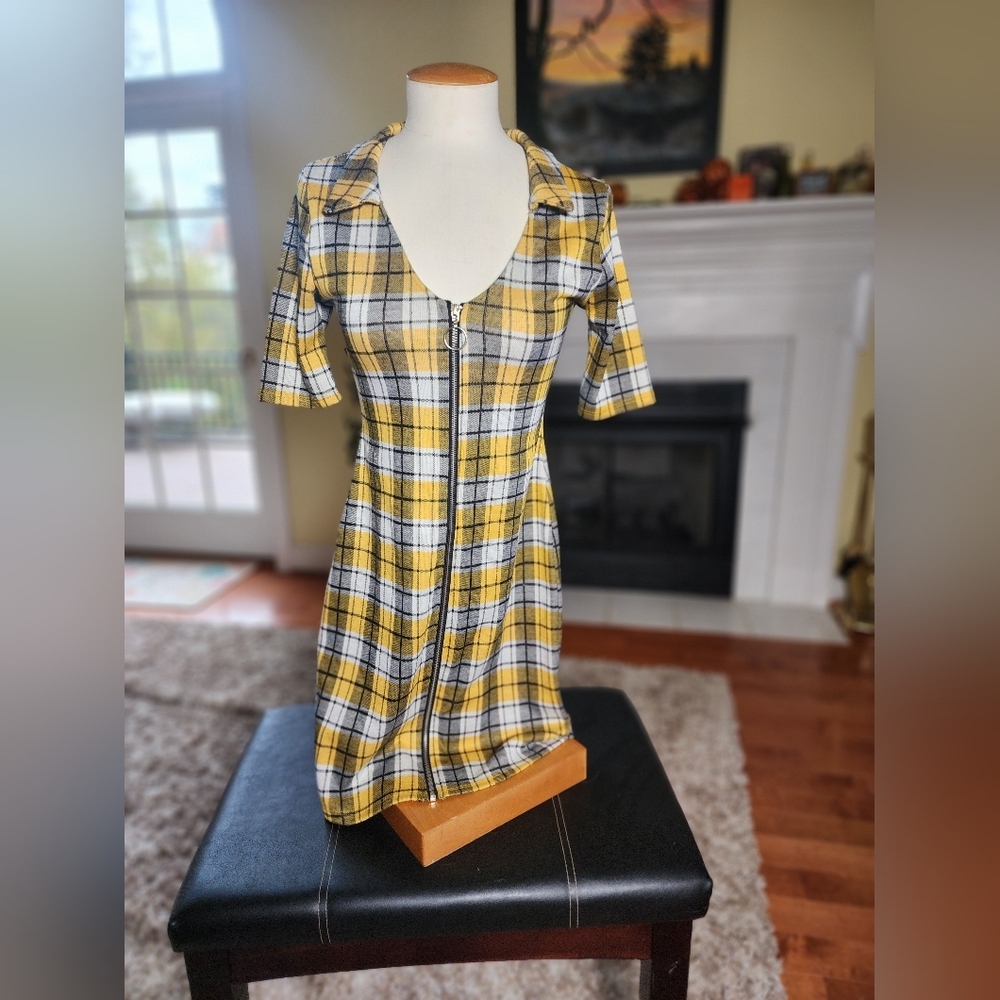 NWOT HEART HIPS FITTED DRESS SZ SMALL - Picture 1 of 3